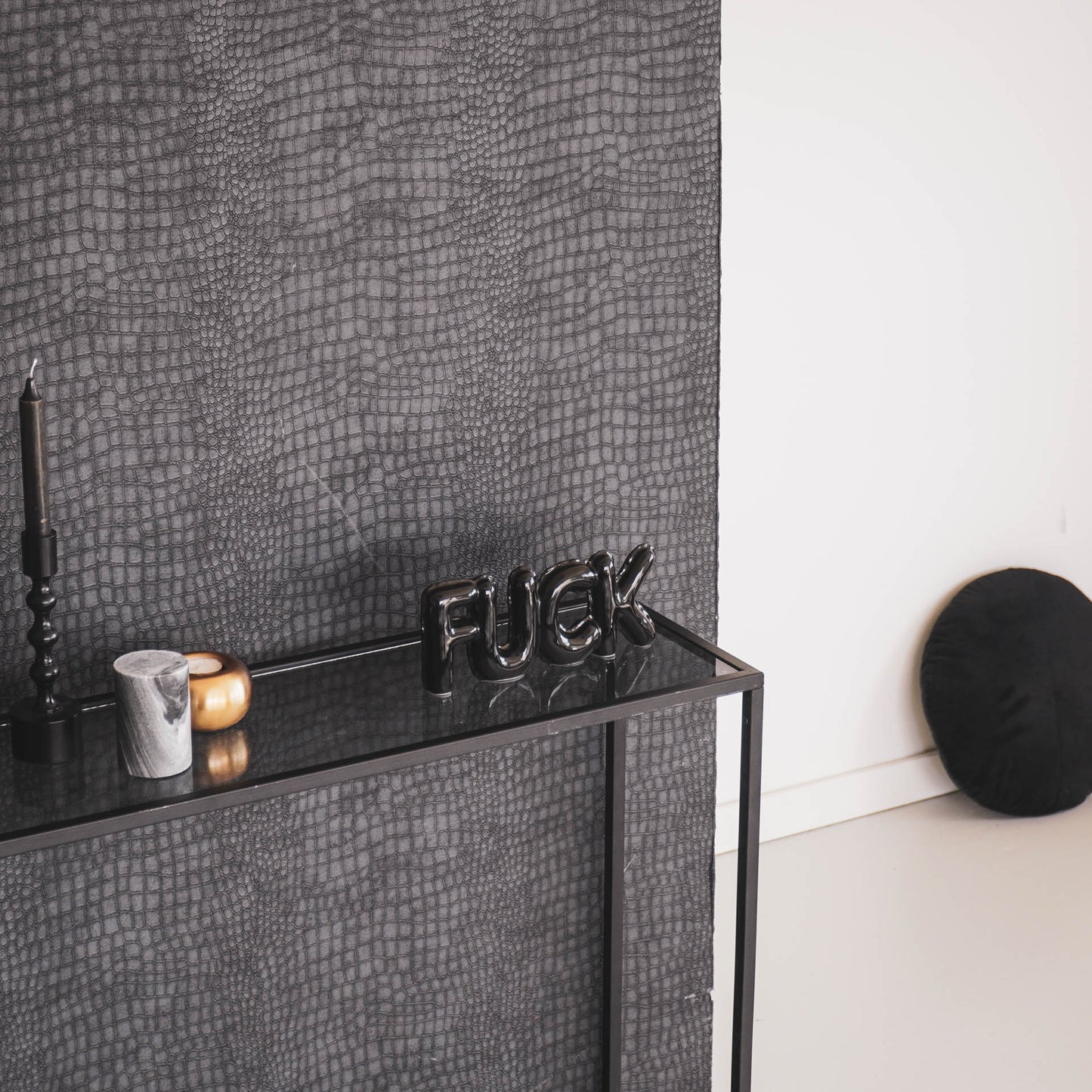 HV Balloon ornament 'Fuck'- 25x83,5x10 cm - Black