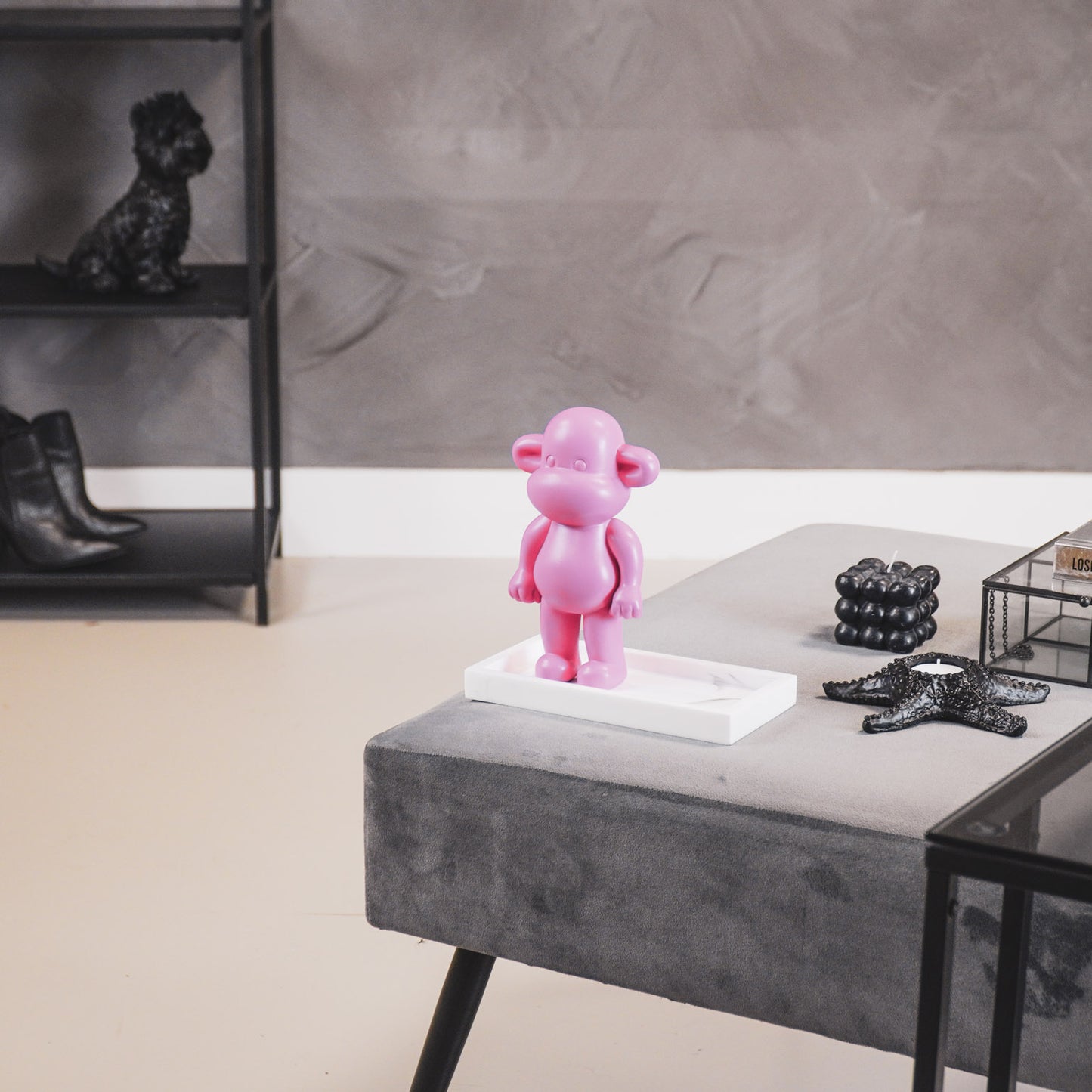 Ornament - Monkey Figurine 'The Legend'- Polyresin - Pink - 11x7x19cm