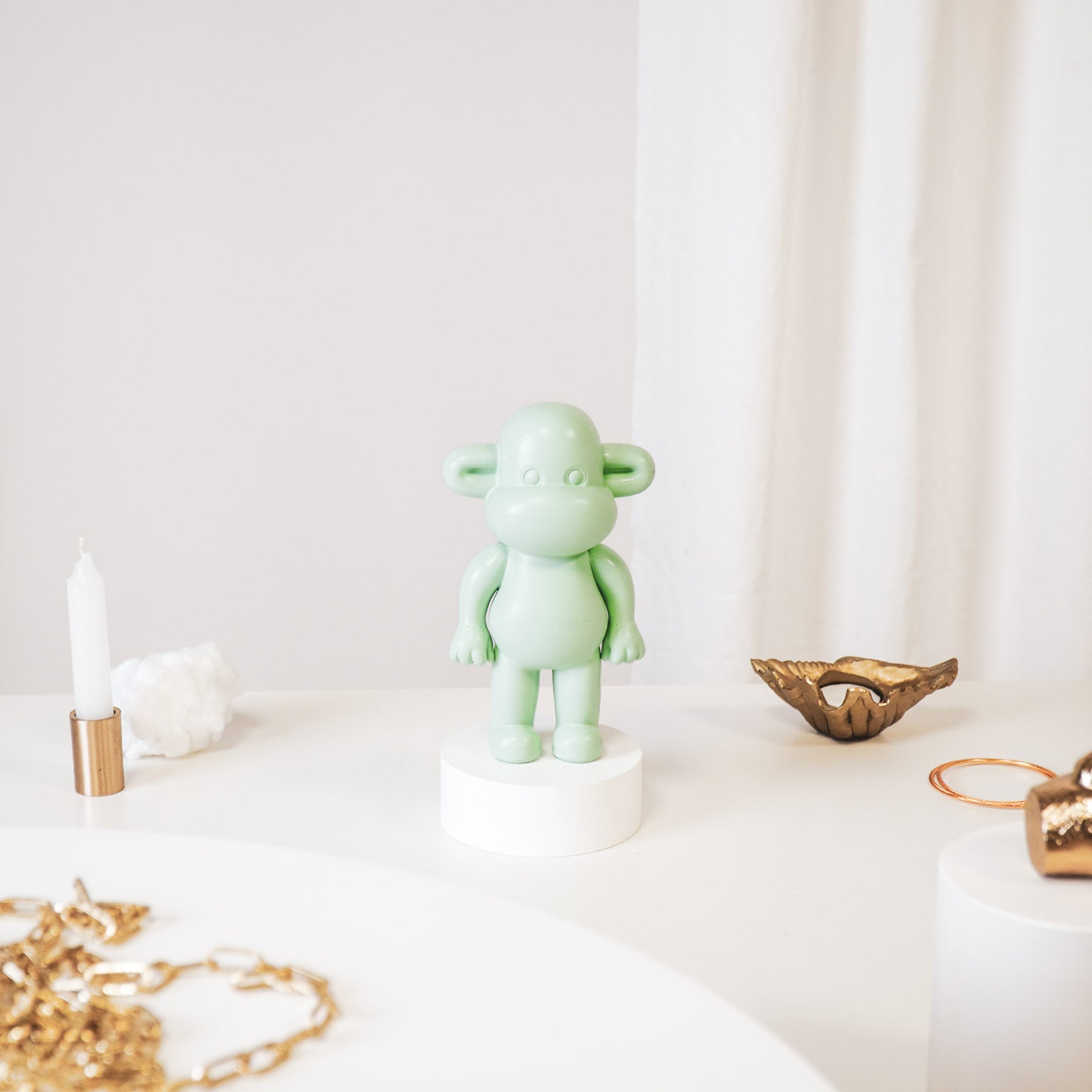 Ornament - Monkey Figurine 'The Legend' - Polyresin - Mintgreen  - 11x7x19cm