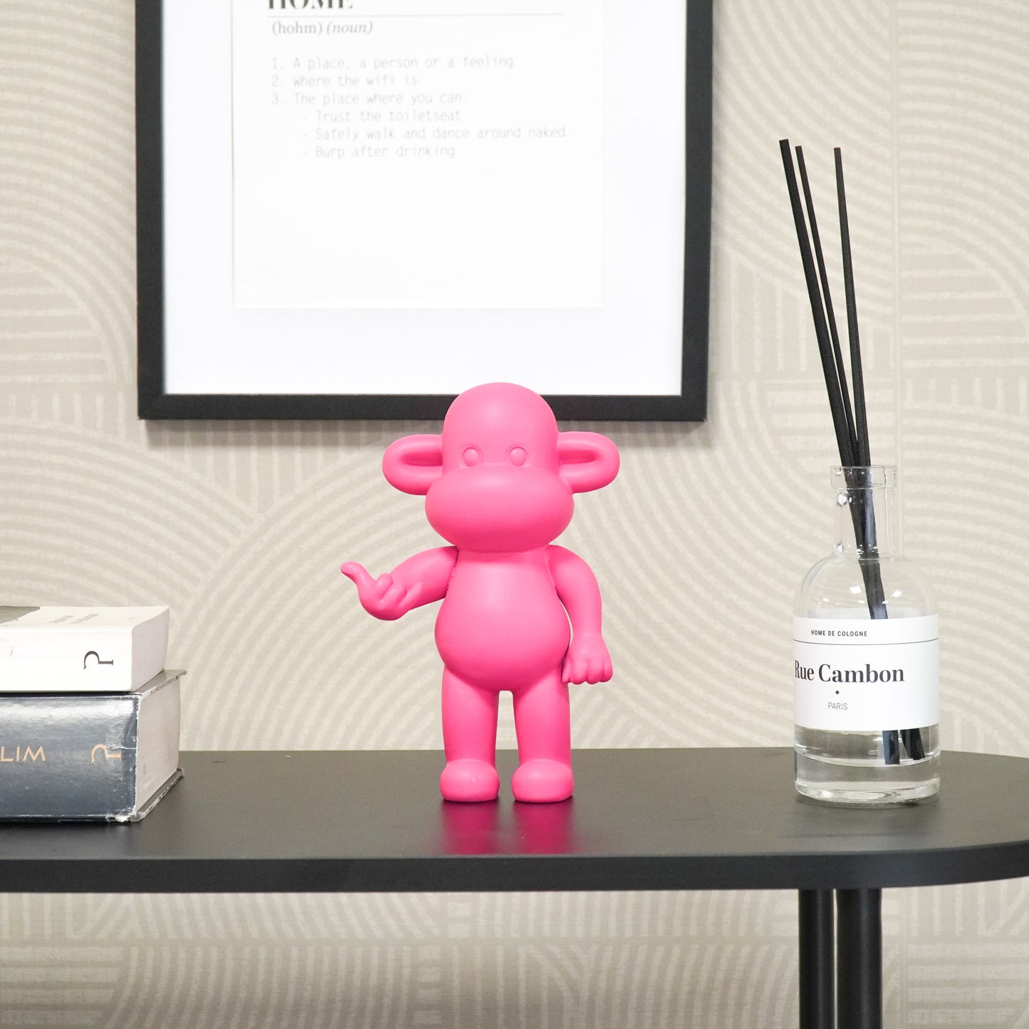 Ornament - Hang Loose Monkey Figurine 'The Legend'  - Pink - 11x7x19cm