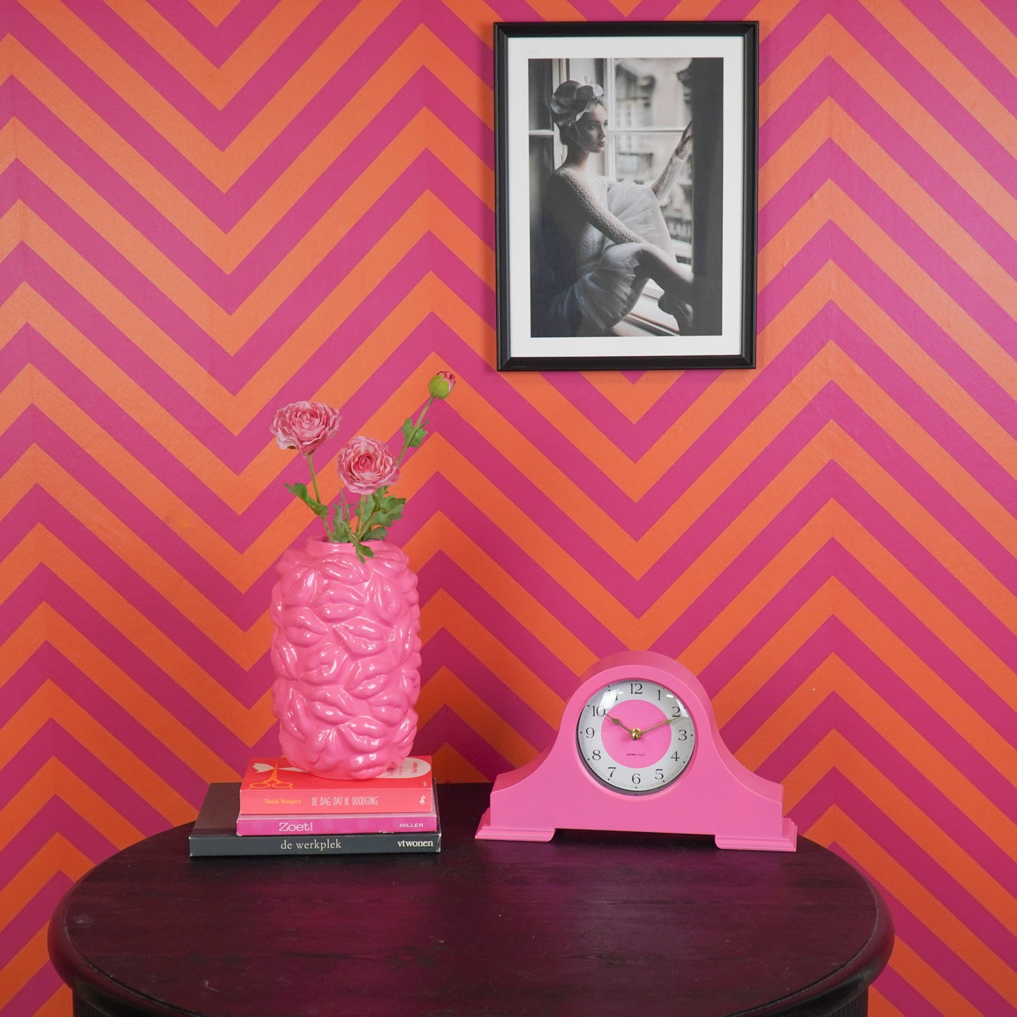 Clock - Mantel Clock- Neon Pink - 36x8,5x20 cm