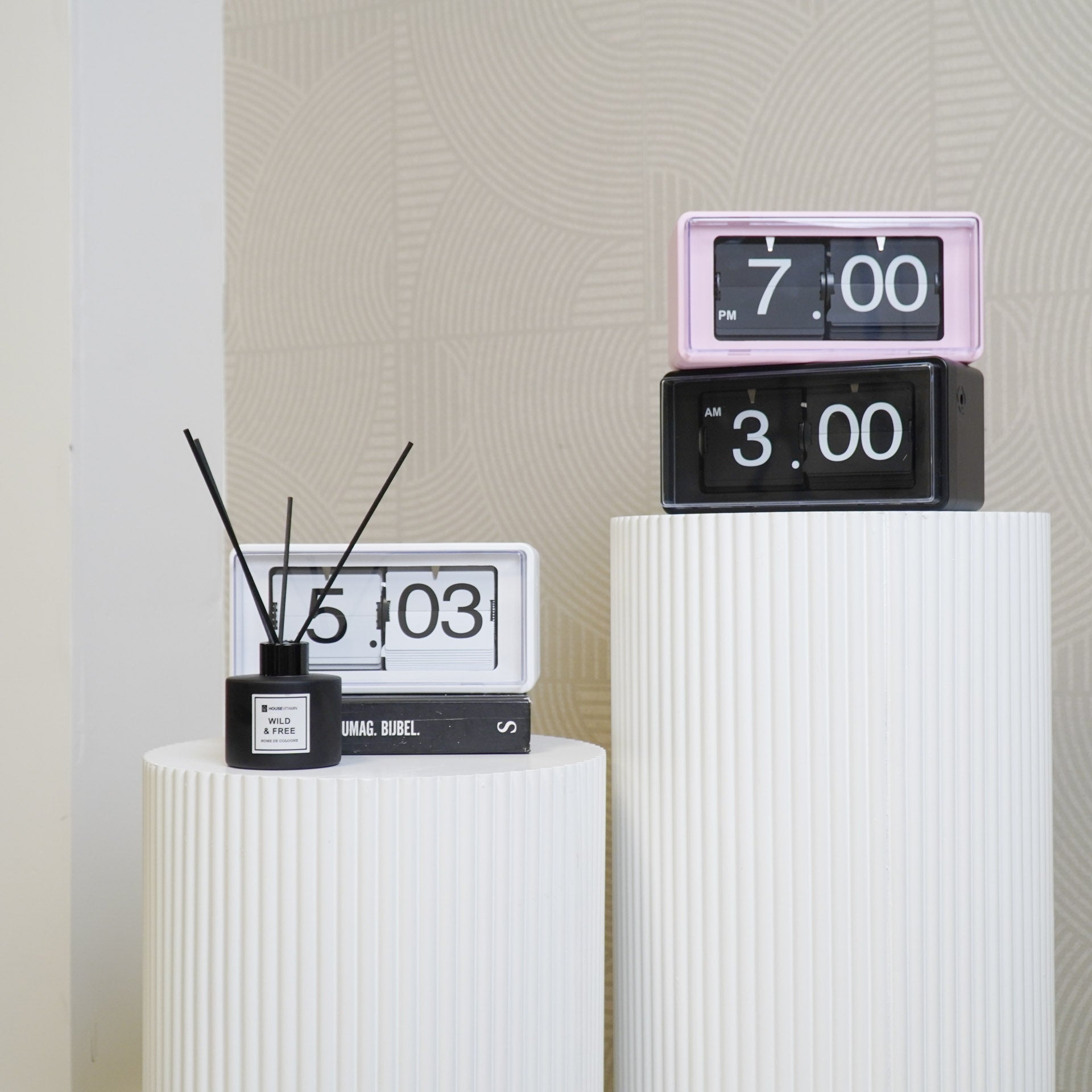 Clock- Cabinet Clock Flip Over- White- 22x13x11,5cm