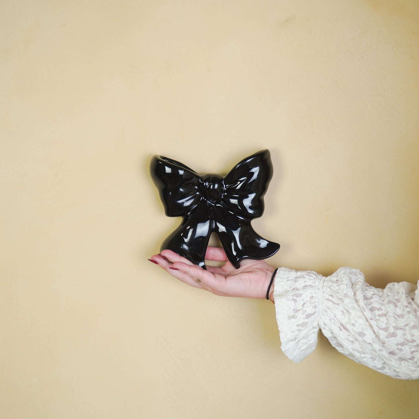 Vase- Wall Vase Bow- Ceramic- Black- 19x18,5x5,5 cm