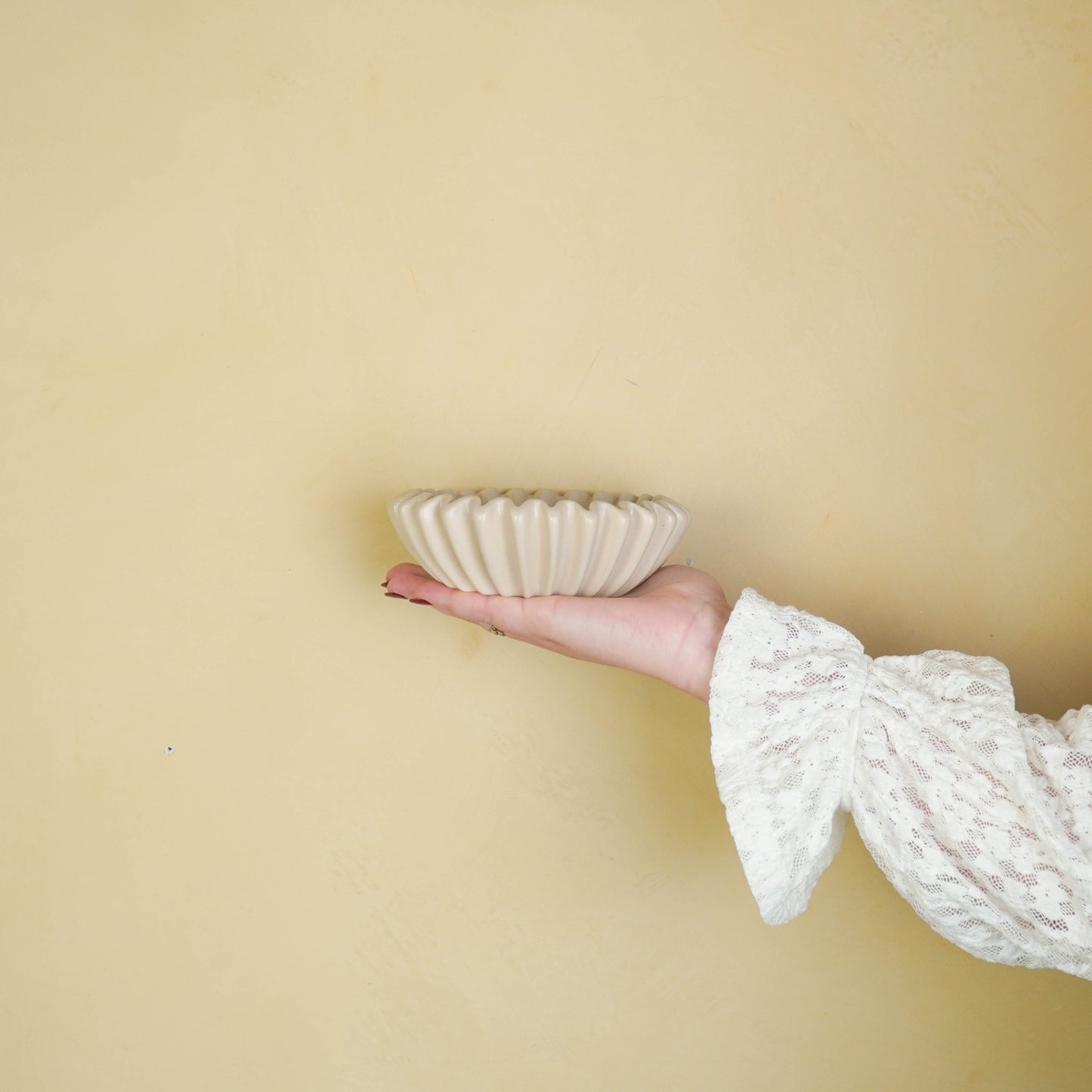 Bowl- Pleated Bowl - Ceramics- Sand- 15x15x4,5 cm