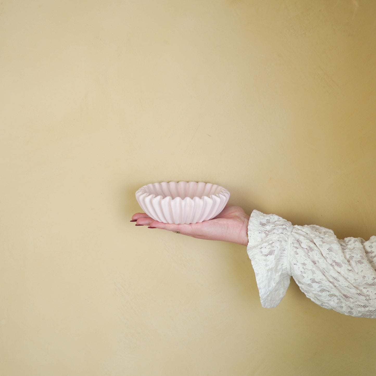 Bowl- Pleated Bowl - Ceramics- Light Pink- 15x15x4,5 cm