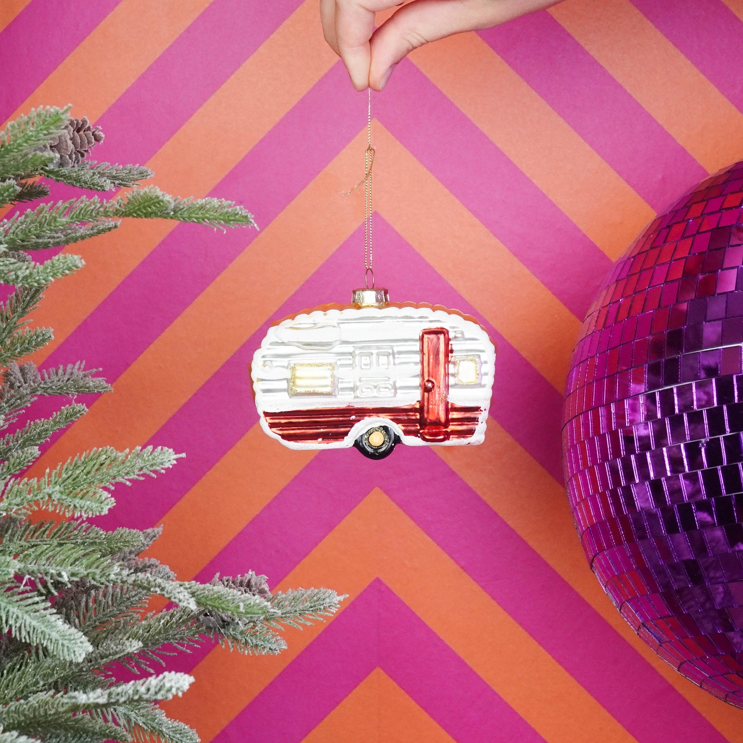 Xmas Hanger - Caravan - White/ Red - Glass - 11,5x5x8cm