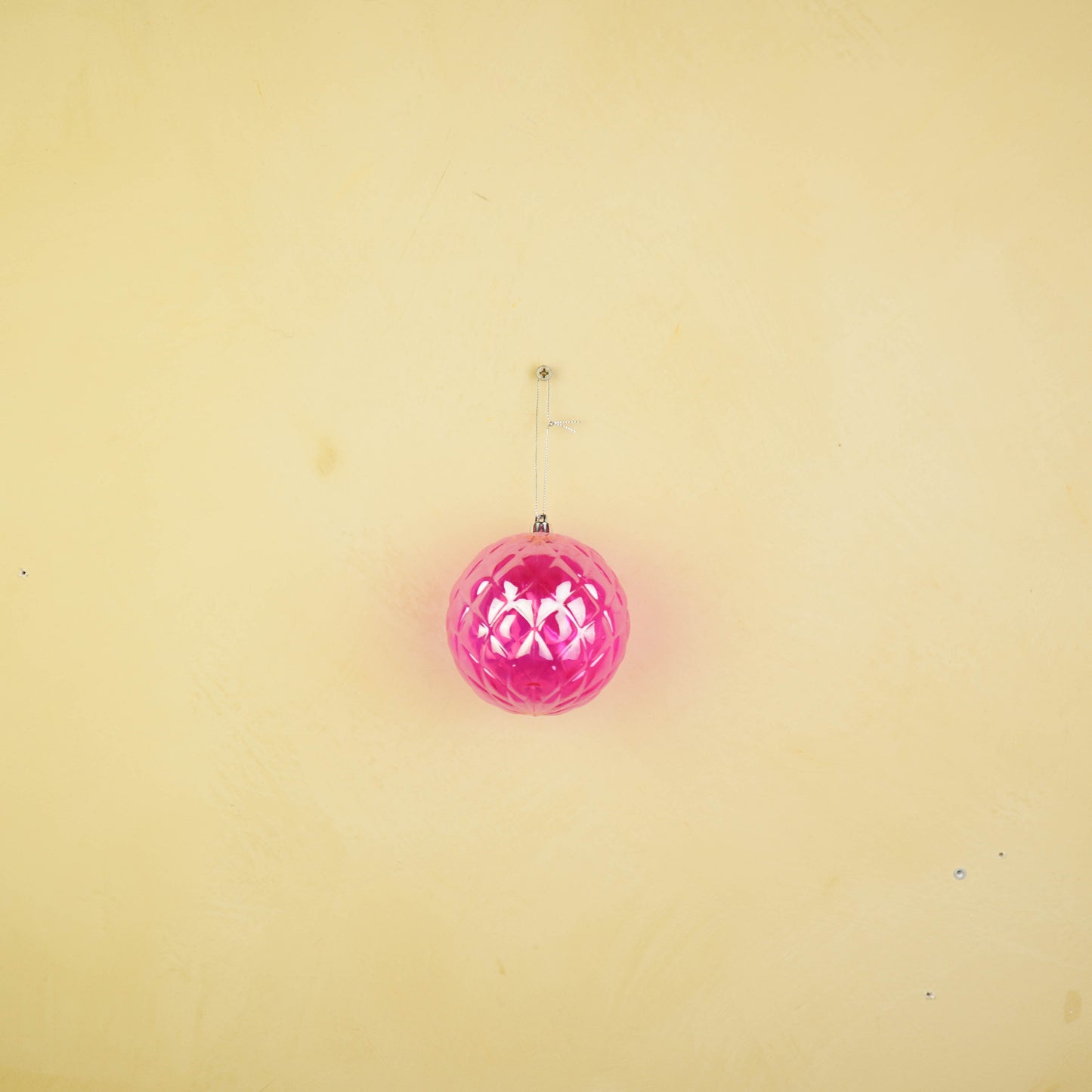 Ornament - Bauble - Plastic - Pink - 10x10cm