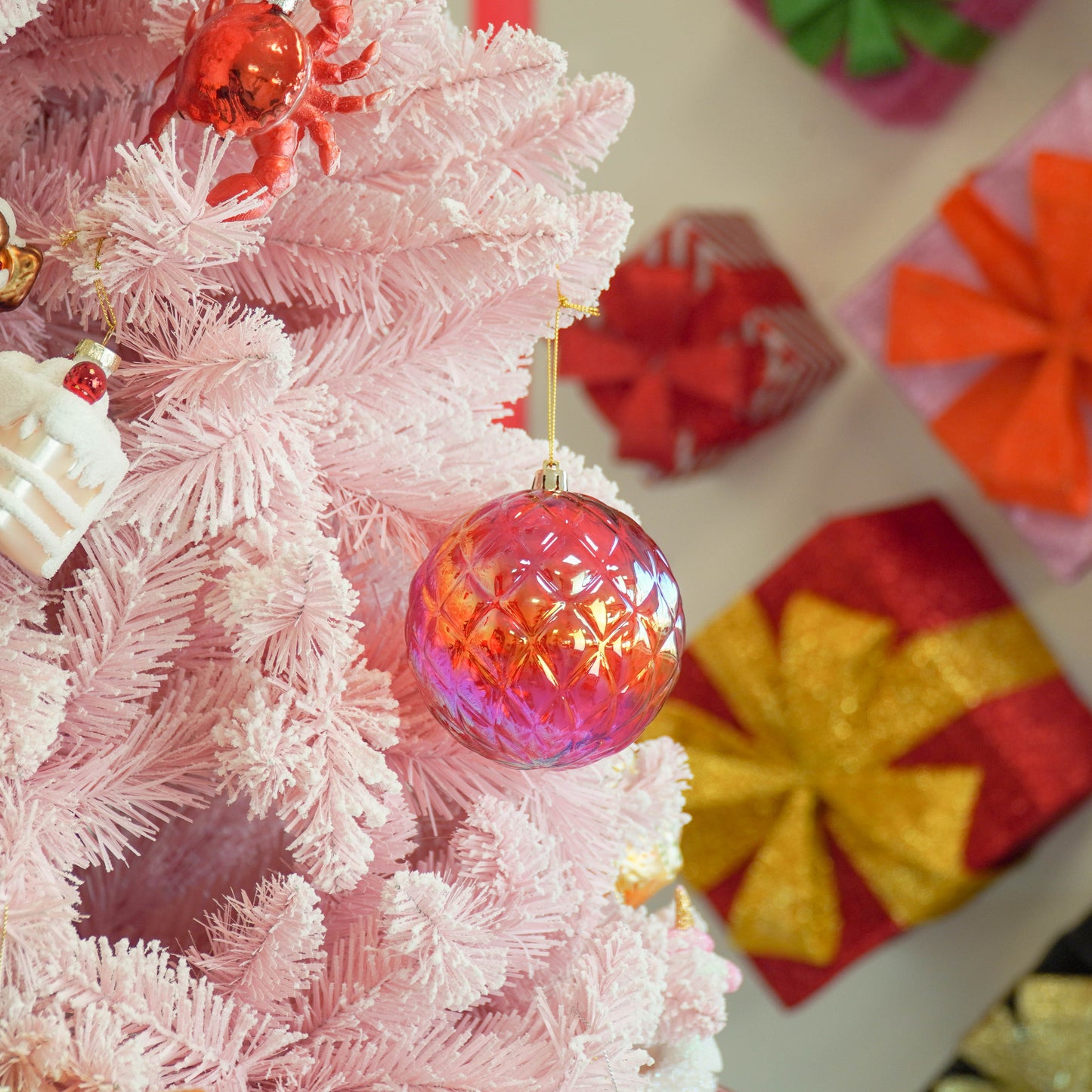 Ornament - Bauble - Plastic - Red - 10x10cm