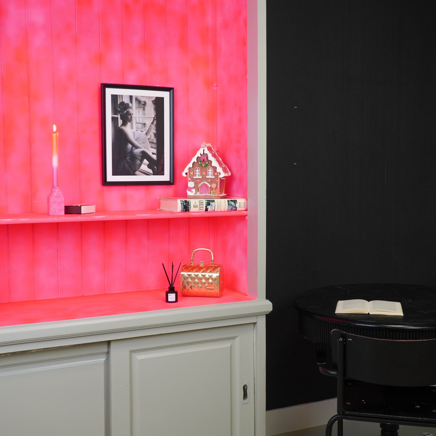 LED - Candy House - Polyresin - Brown/Pink - 8.5x13x23.5 cm